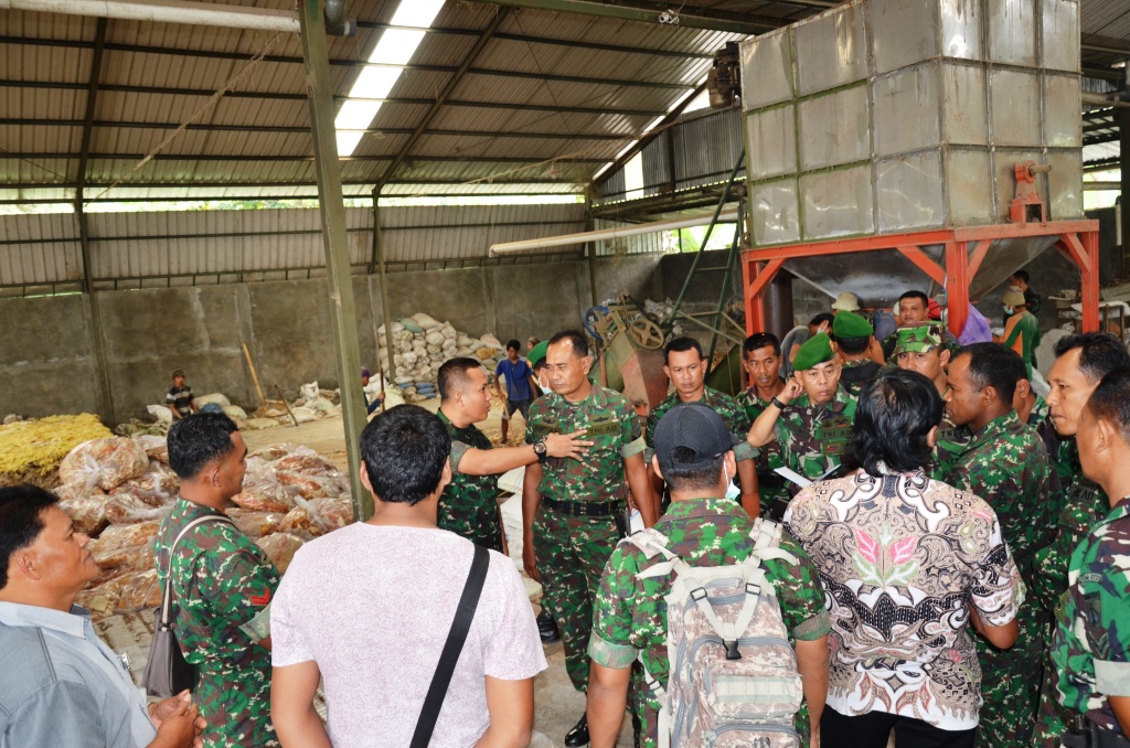 Babinsa Dilatih Buat Pupuk